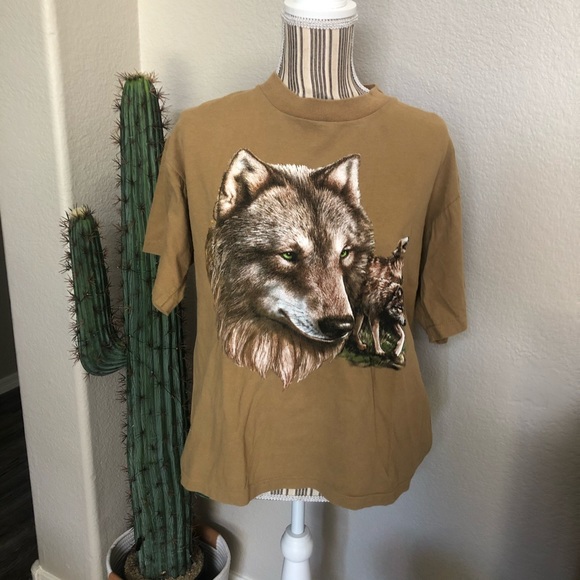 Vintage Tops - Vintage Wolves Graphic T-Shirt size Medium